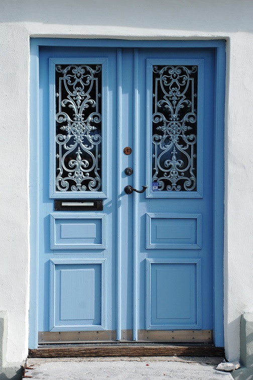 blue door
