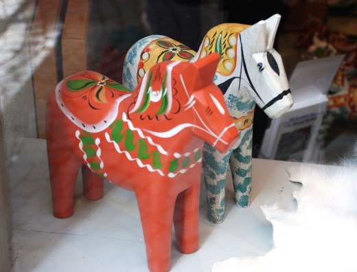 Dala hests in the windown