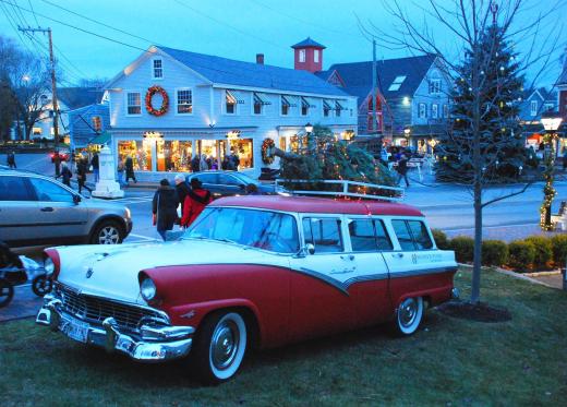 People began to gather in the town center of Kennbunkport prior to the tree lighting.