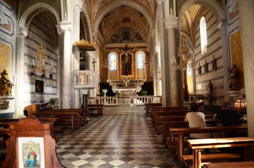Corniglia church interior