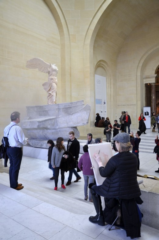 The crowd and the artist around Victory