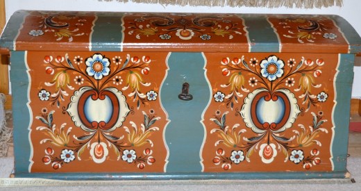 The rosemaling chest my sister inherited 