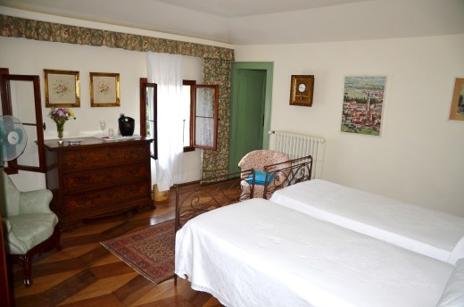 My cute room in the historic Villa Barberina