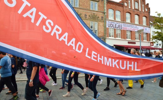 The Statsraad Lehmkuhl's banner in the parade