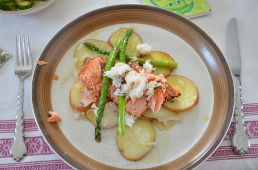 Grilled King Salmon, red potato slices, aspargus and Dungeness crab.